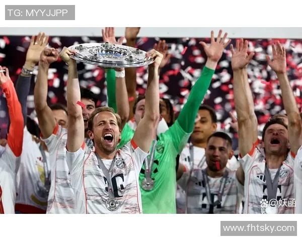 足球明星拉耳朵动作视频揭秘球场背后的趣味与技巧 足球明星拉耳朵动作视频揭秘球场背后的趣味与技巧