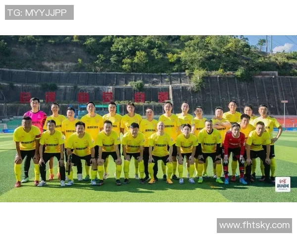 足球明星与球迷亲密合影瞬间记录他们的激情与梦想