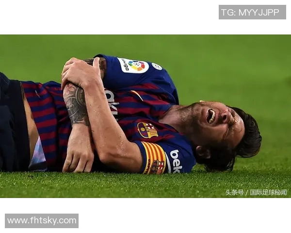 足球明星脚跟受伤紧急打绷带全力备战重要比赛的背后故事